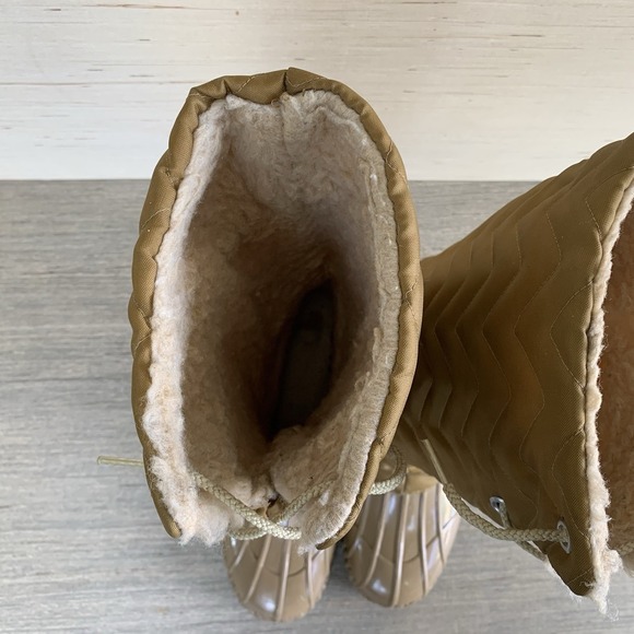 Women's Sz 8 Neutral Beige Tan Quilted Faux Fur Lining Duck Boots - Rubber Soles - Picture 16 of 16